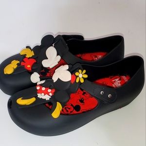Mini Melissa size 12 Minnie & Mickey kissing